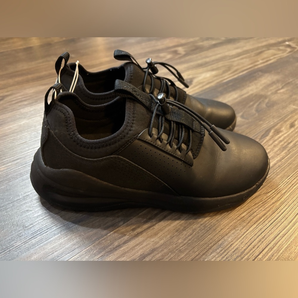Clove Classic Women’s Size 7.5 All Black Nursing Running Shoes